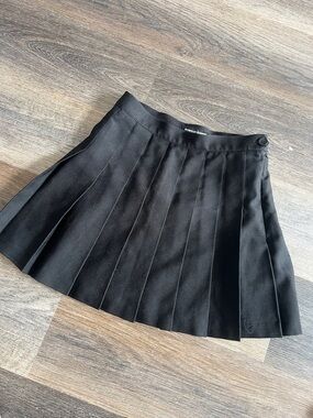 (12) American apparel pleat skirt